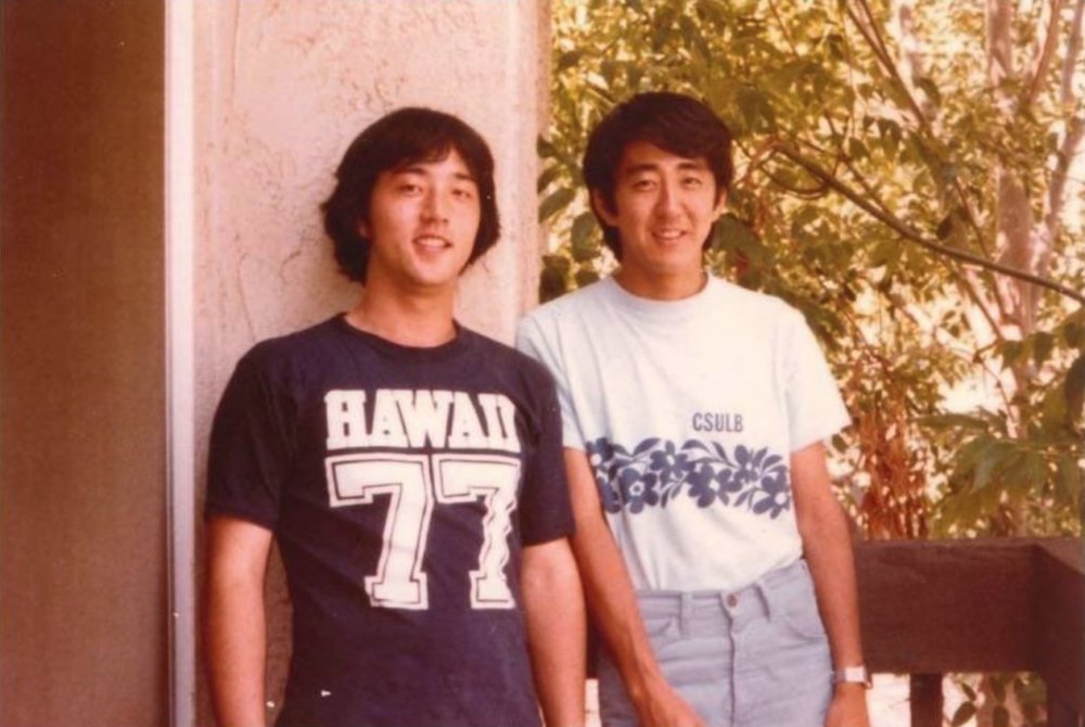 六衛府 (@yukin_done) on Twitter photo アメリカ留学時代の安倍晋三さん。親友の加計孝太郎さんと。 アメリカ留学時代の安倍晋三さん。親友の加計孝太郎さんと。
