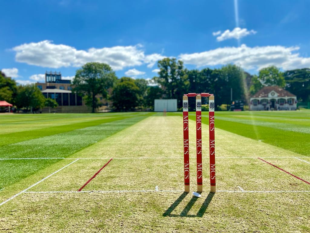 MCS_NO1_GROUNDS's tweet photo. Photos from commem 22. Been a very dry and busy summer but the team have taken the standards even higher then ever. Photos do not sure how great the ground looks and all the hard work that went into it. Thanks to all the team.@MCSSportOxford @MCSOxford @OldWaynfletes @thegma_ https://t.co/FhOPknexF2