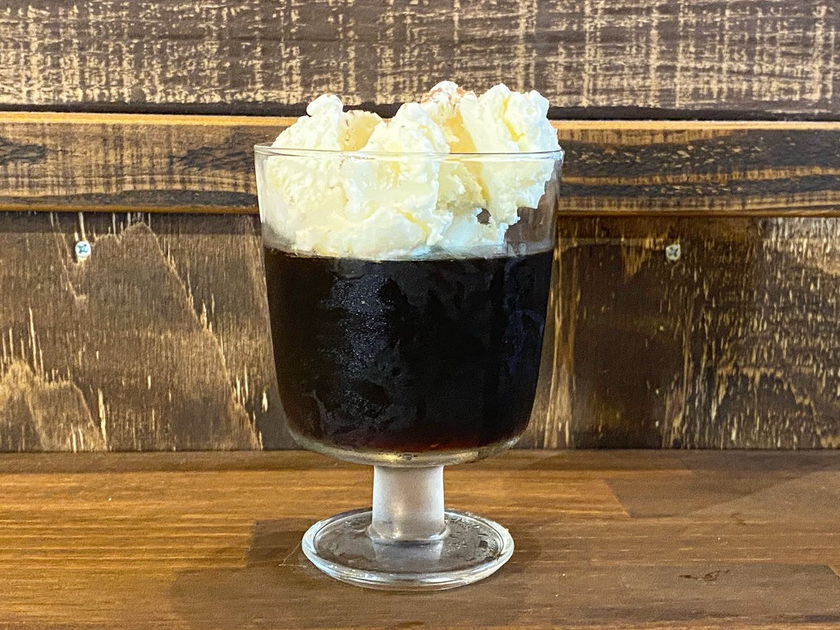 ハンドドリップコーヒーゼリー。
はじめました。

週替わりコーヒー豆を使用し、ハンドドリップしたあとコーヒーゼリーに仕上げます。

トッピングでバニラアイスを選択いただきますとさらに美味い！

スパイスカレーのあとのおくちなおしとしてどうぞ！

#コーヒーゼリー #Gisgood