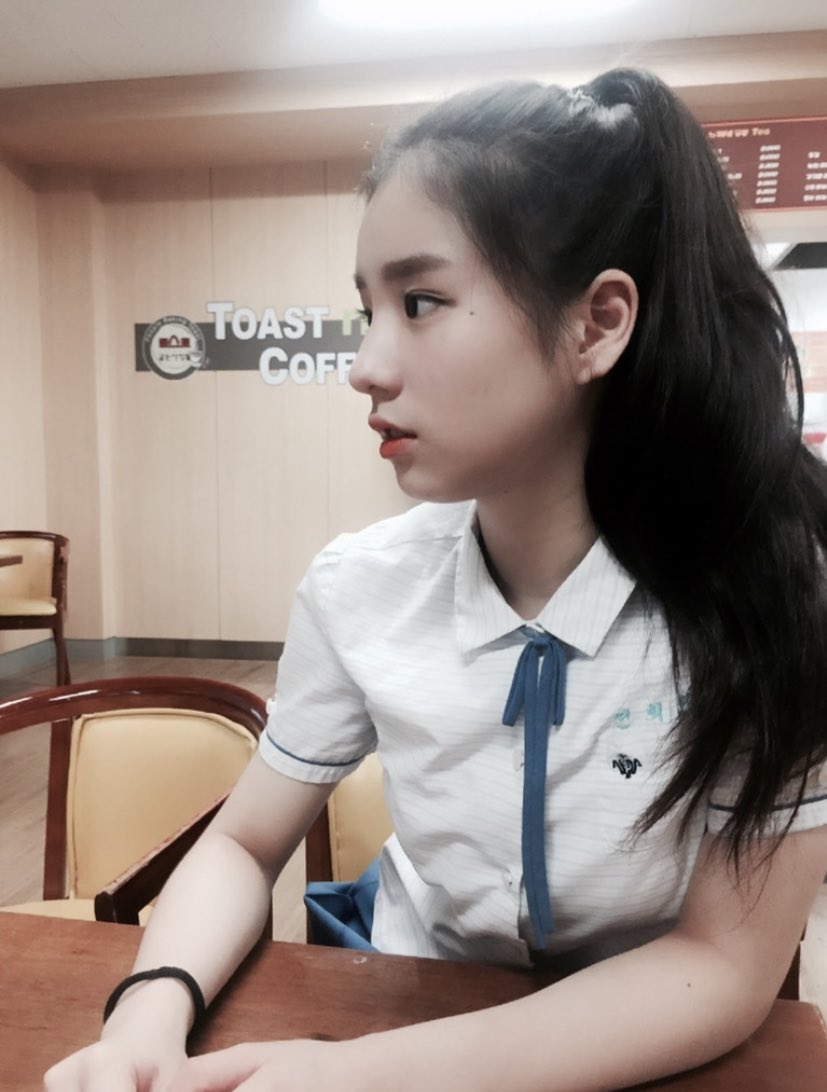 pre debut heejin 🥺 so baby :(