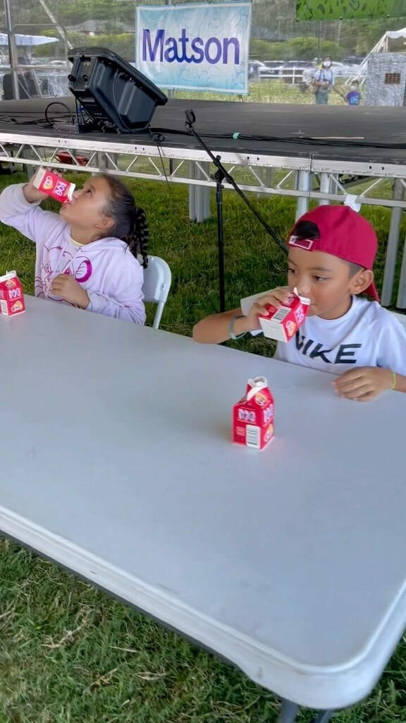 FarmFair's tweet photo. Our keiki only had one minute to chug down two #Pog cartons at our Pog Chugging contest! See how they did in our video! #hawaiistatefarmfair https://t.co/FDB4iDZR7H https://t.co/LDmIfAtZn1