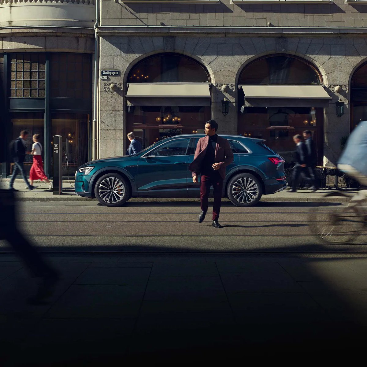 anotherJon's tweet photo. The 700kg (1500 lb) battery in a single Audi e-tron 55 could be split to power 200 electric bikes. For which the charging infrastructure already exists.
MT: @jdavey_2 https://t.co/s4G3K9RR5B
