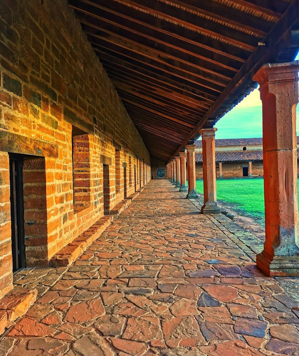 digin0mad's tweet photo. Golden hour in San Cosme y Damián.
📍Misíon Jesuítica de San Cosme y Damián
 🇵🇾

#WhenInParaguay #SanCosmeYDamian #sunset #Paraguay https://t.co/rh6b1xRVa9