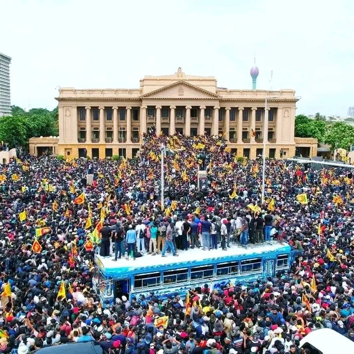 LakshanRasanja1's tweet photo. The historical day 🇱🇰❤️
#GotaGoGama #GotaGoHome #GoHomeRajapaksas #GoHomeGota2022 #SriLankaProtests #SriLanka #SriLankaCrisis #SriLankaEconomicCrisis #gotafail https://t.co/DQ6IPMeDEQ