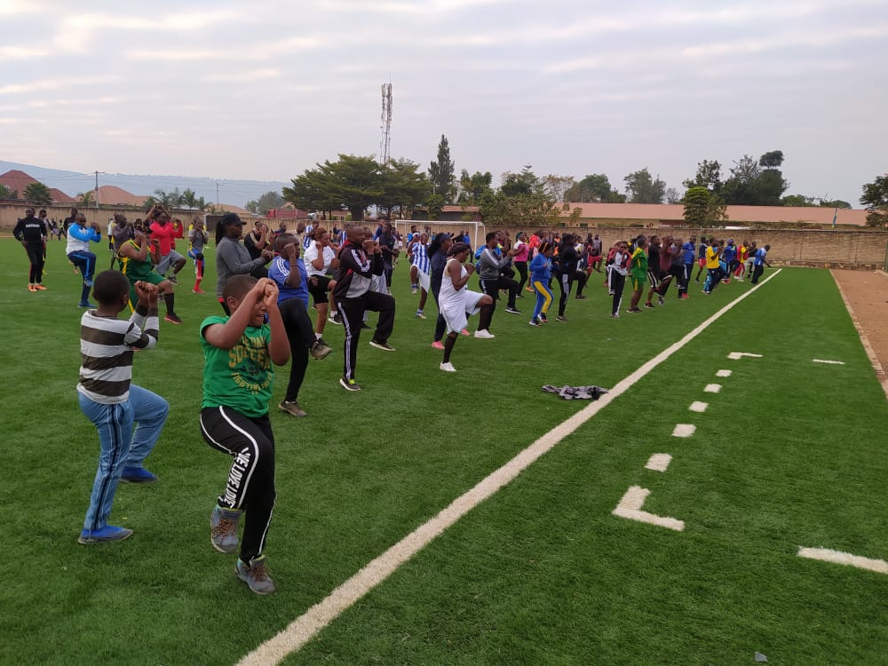 Kamonyi's tweet photo. Muri iki gitondo, abayobozi n'abatuye Umurenge wa Runda no mu nkengero zaho, bitabiriye siporo rusange kuri stade Ruyenzi. Abitabiriye bakoze imyitozo ngororamubiri,bibukijwe ko siporo ari ubuzima basabwa kuyikunda bakanakundisha siporo bagenzi babo @AuroreMimosa @Rwanda_Sports https://t.co/422ZKFPBwk