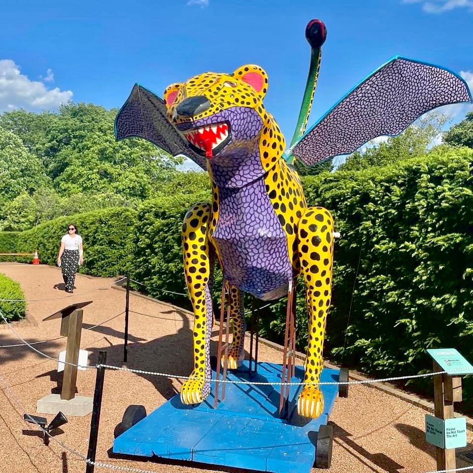 📸#DiplomaciaCulturalMX | «Alebrijes: Criaturas del Mundo de los sueños» llegó a DuPage, Illinois. El @ConsulMexCho invita a disfrutar de la exhibición en @cantignypark, disponible hasta el 30 de octubre. 🇲🇽🤝🇺🇸