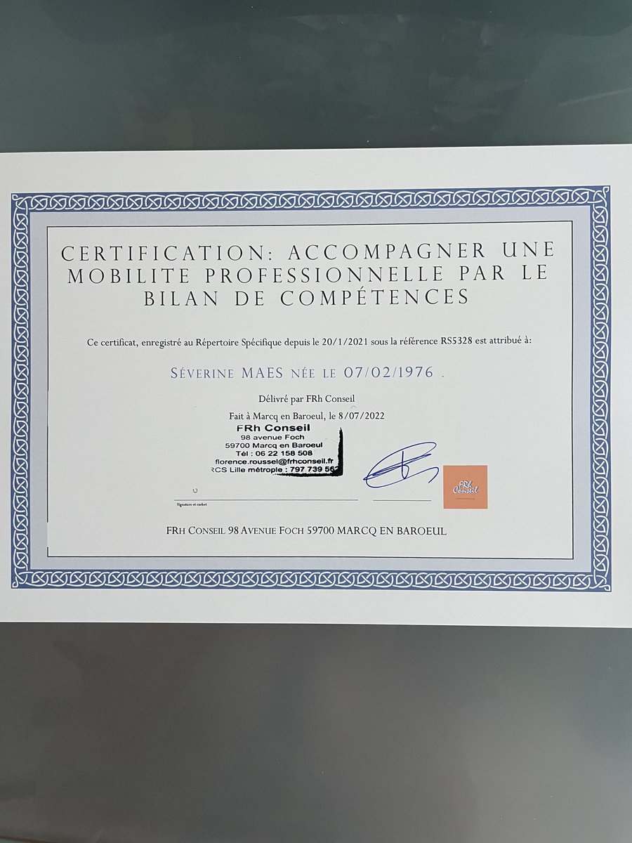 FRhConseil's tweet photo. En voilà un beau parchemin ! 

Félicitations 🎉 Séverine MAES 🎉🍾!!

Tu rejoins la grande famille des certifiées de la RS5328 « Conduire une mobilité professionnelle par le #bilandecompétences »
🚀
Prochaine session prévue mi septembre🚀 infos ici: https://t.co/88m7KO2HPh https://t.co/ttcijjwqW3