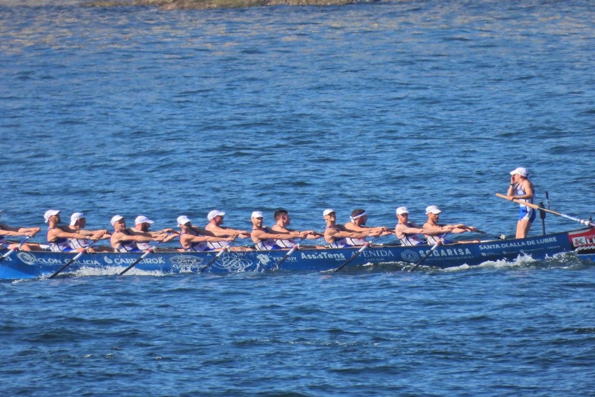 📣Sétimo posto da Santa Olalla de Lubre  na primeira xornada da Bandeira Cidade da Coruña.
⏰Hoxe remamos na segunda quenda ás 12:42.
🚣Ven remar con nós!
Aaaares! Aaaares!
#AúpaAres #SonTradición #SonCanteira #SonEterno #CorazónsAzuis 💙💙💙