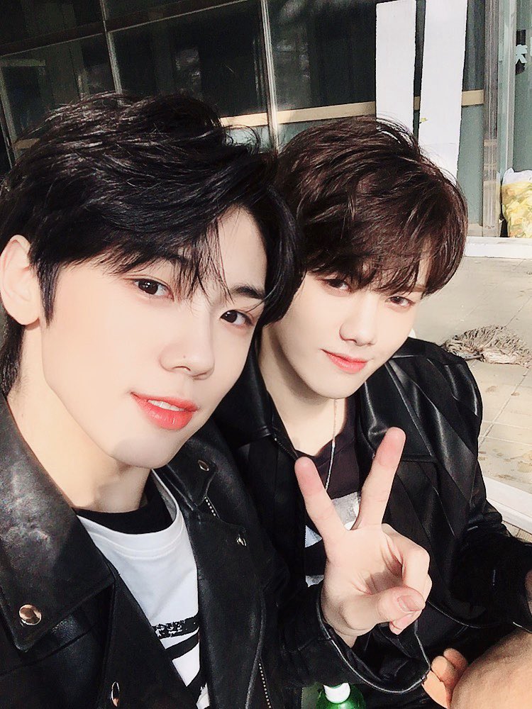 minizlub's tweet photo. 강탕 셀카 모음 ♡ https://t.co/YerFvzZsem