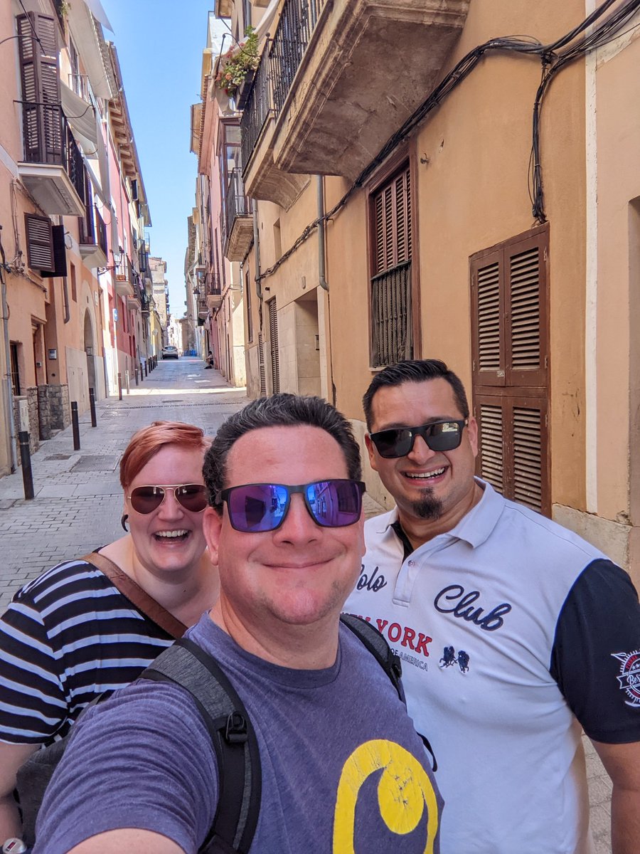 webdave_de's tweet photo. Sightseeing with @stkatterwe and @a_awada.
We've been the only human being outside at this time.

We tried to avoid the sun.
I enjoyed it very much.
#ngFriends #siesta https://t.co/QvvWPkP9e1
