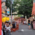 赤羽の小学校、門の前の景色がこれなの普通にオワっててすき