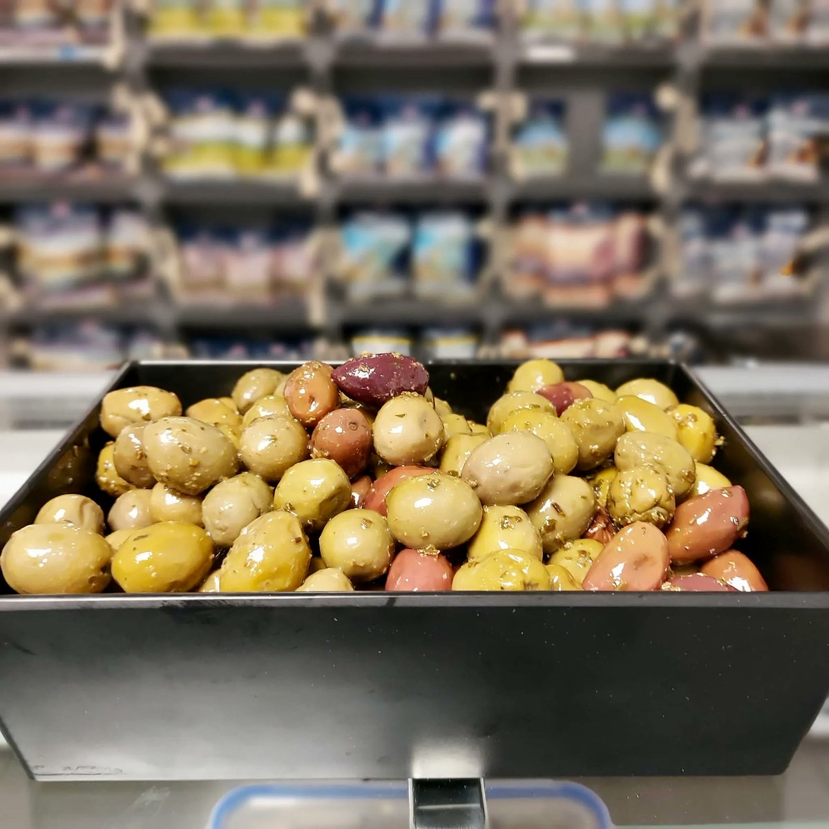 PicnicBoxCT5's tweet photo. How about these #olives? Juicy and fresh, great for snacking. Perfect for your picnic box. 
#whitstable #kent #southquayshed #whitstableharbour #picnic #kent #eatlocal #shoplocal #localbusiness #supportlocal #kentproduce #supportlocalbusiness #Kentbusiness #picnic #packedlunch https://t.co/6fjqlYkhTZ