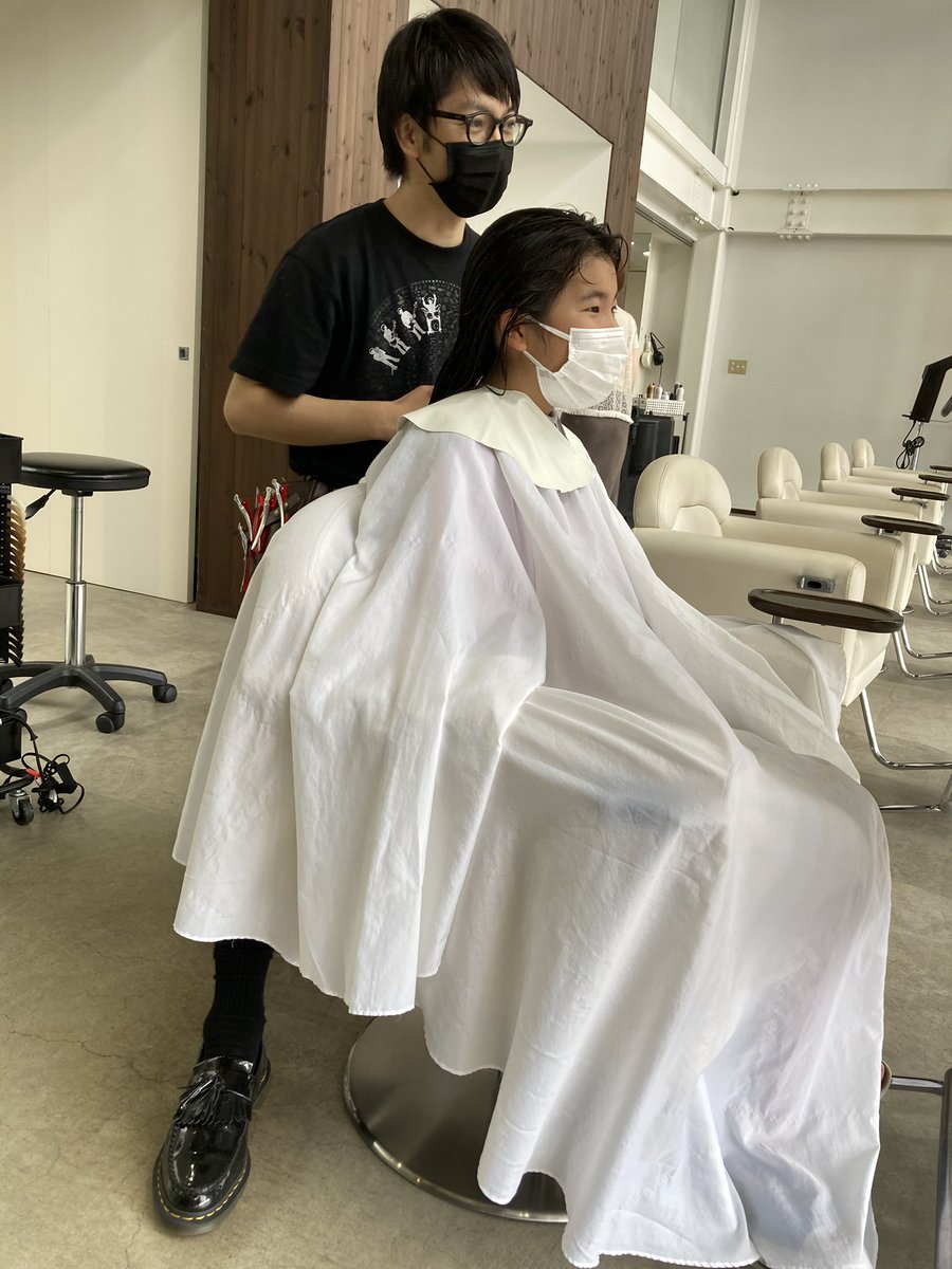 ay2_4m's tweet photo. 下の娘と一緒に美容院へ✂️
私→カラー＆カット✂︎
下の娘→カット✂︎
どんな仕上がりになるかたのしみ✨
 #美容院  #Velis  #下の娘と  #ぽてぽめひとりごと https://t.co/UP7Q8Y2cCy