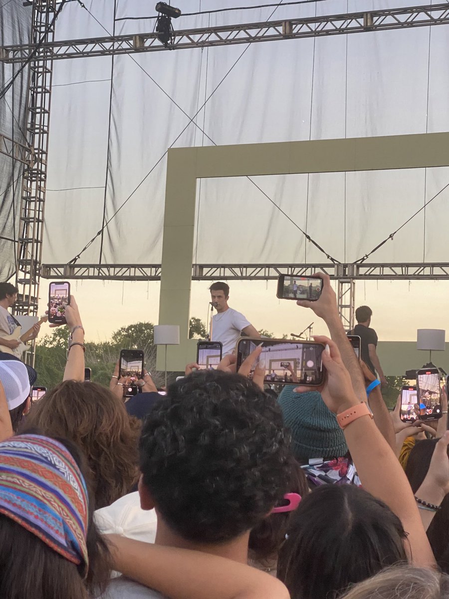 audriestaud's tweet photo. dylan minnette looked into my camera. how does one move on from something like this. https://t.co/0hONwuCmBb