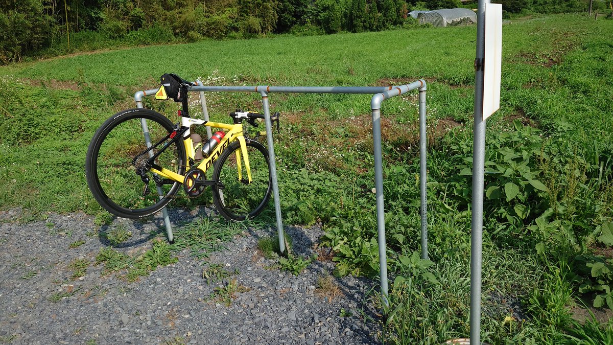 ony877's tweet image. 第1チェックポイントは、なかよし自販機♪

しかし財布の中身は万券のみ・・・
何も買えない😭

#DEVEL
#DEVELProjectJPN
#サイクルラックのあるお店