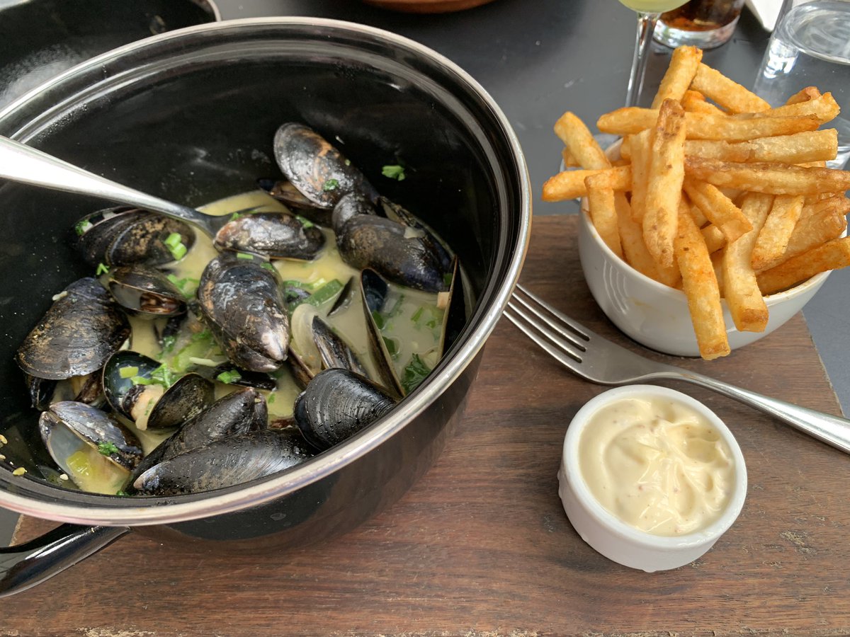 haylie_miller's tweet photo. @bypriscila @mellicTKI Ok so it took me DAYS &amp; I brought @mellicTKI’s Twitter challenge to a screeching halt (sorry Mel! 😂🤦🏻‍♀️), but I finally found the perfect food to post…a delicious last Vancouver meal of moules frites, in honor of @freddeconinck’s announcement that #DCD15 will be in #Ghent! 🙌🏼 🇧🇪 https://t.co/7EhSPXW4Gt