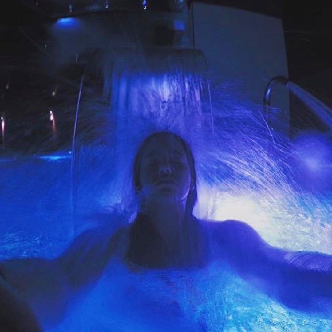 Nickesports's tweet photo. ¿Cómo describirías este “momentazo”? 😎 Os leemos en comentarios 🤙🏻Esto y mucho más en nuestro spa :)
#nickspa #clubpremium #spa #horta #club #gimnasio #gym #summer https://t.co/PqGfEyVNjm