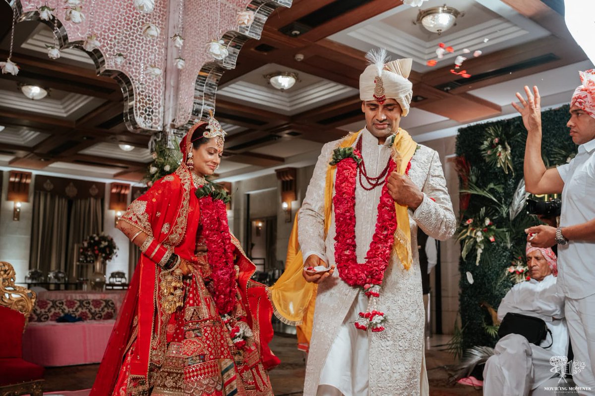 HydTimes's tweet photo. Here's a look at the newlyweds - @Sangram_Sanjeet and #PayalRohatgi. The couple tied the knot in #Agra on Saturday ✨
#PayalKeSangram #SangramSingh #PaRam #Wedding #Wedding2022 #SangramWedsPayal #LockUppWithPayal #Sports #TV https://t.co/nmdSvJfK77