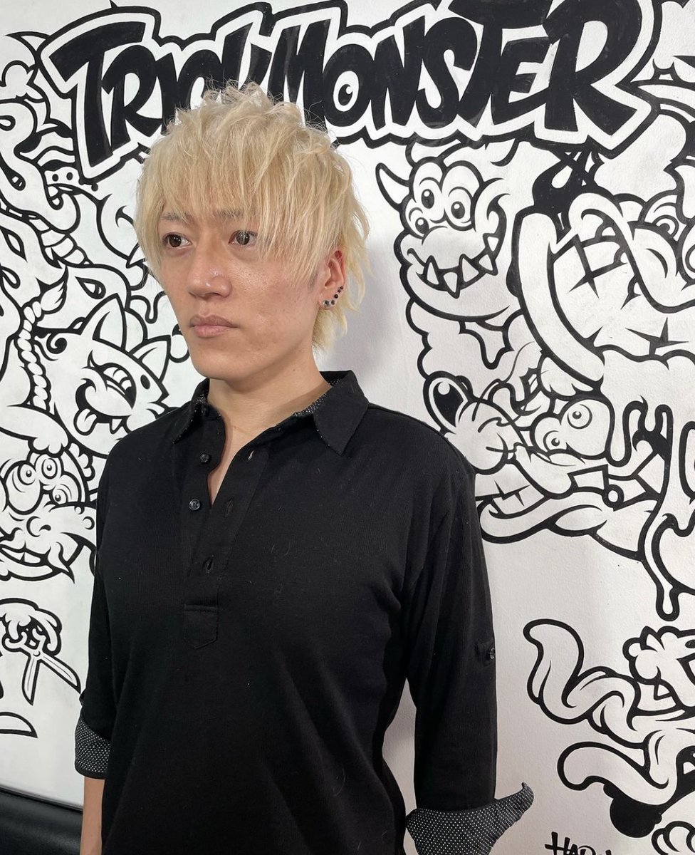 trickmonster06's tweet photo. 【TRICK STORE】✂️ @nobutti3 

実質カラーは1回のみ！
ハイブリーチリタッチ後に紫シャンプーのみ。
ブリーチ1回なので切れ毛を少なく施術可能です💇

HP:https://t.co/vzgwzD14NL

#大阪美容室 #アメリカ村 #アメ村 #心斎橋美容室　#TRICKSTORE #TRICKMONSTER #トリックストア #トリックモンスター https://t.co/6HRE6m2EN6