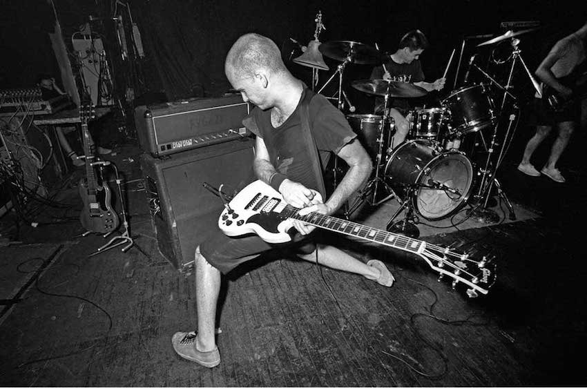 RockOthers's tweet image. #punkmetal by @fabiolisci 1/9 Ian Thomas Garner MacKaye, nato il16 aprile 1962, più noto  come Ian MacKaye, è il cantante e chitarrista americano, che con la band hardcore punk Minor Threat ha dato vita al movimento straight edge che prevede l'astinenza da alcool, fumo e droghe