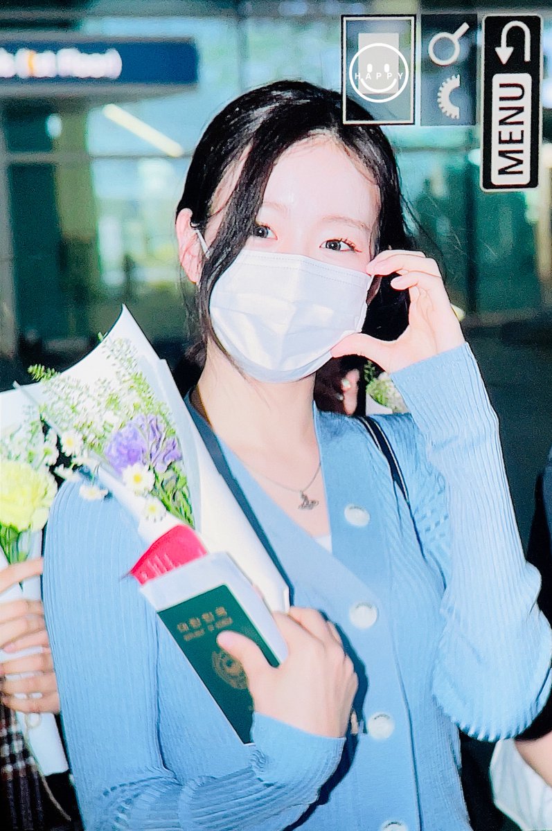 SM1LE_HAPPY's tweet photo. 220710 ICN 입국

나 기분 좋은거
들켰나 😆

#우아 #wooah 
#우연 #박진경 #WOOYEON
@wooah_nv https://t.co/KWKKQg4kRh