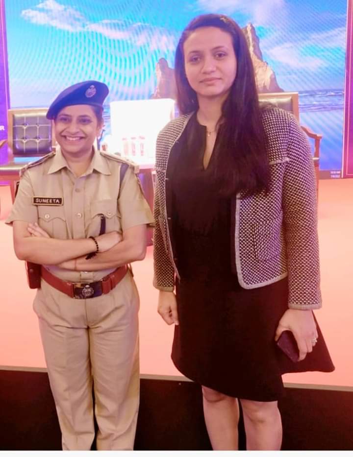 puspendar_meena's tweet photo. महिला सशक्तिकरण एवं उन्हें आत्मनिर्भर बनाने के बेहतरीन प्रयासों के लिए #राज्यपाल श्री कलराज मिश्र द्वारा अतिरिक्त पुलिस उपायुक्त एवं नोडल अधिकारी निर्भया स्क्वायड @DefenseBy जी  को नेशनल बिजनेस एक्सीलेंसी अवार्ड 2022 से सम्मानित किया गया  सहित 7 देशों के  राजदूतों ने भी शिरकत की! https://t.co/l7xufkXSvP