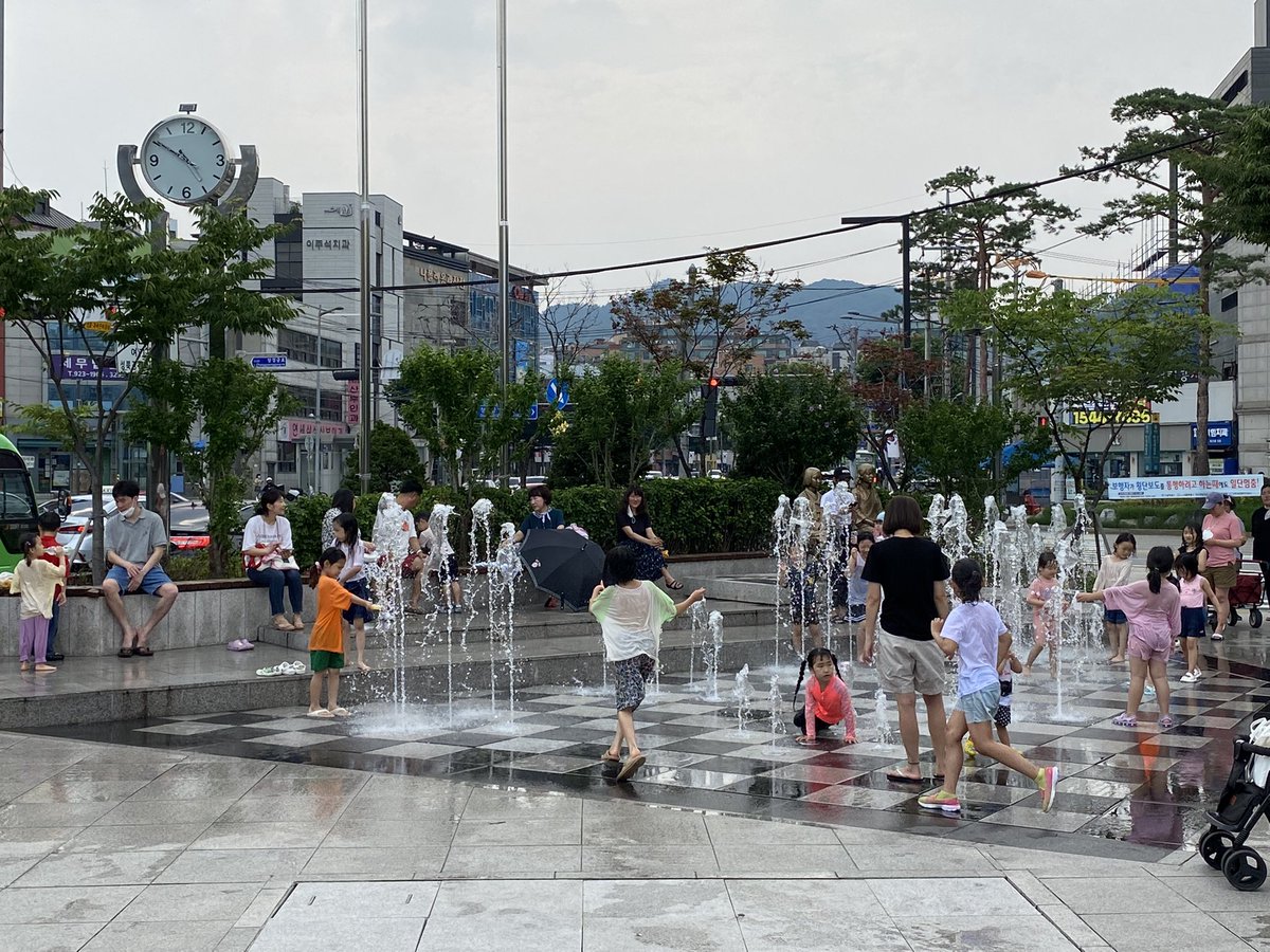 Hot and humid summer in Seoul! Kids enjoying one of the many cool down opportunities in the city!