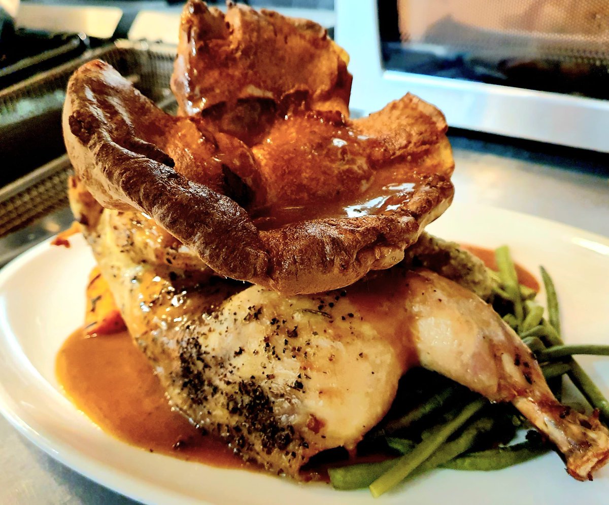 WalkleyCottage1's tweet photo. Unsure where to go this lunch time for your Sunday Dinner? 🤔 

Get down to the Cottage today for our incredible roasts! 😍🤤 Served 12pm while 6pm! https://t.co/eL3J1jq37X