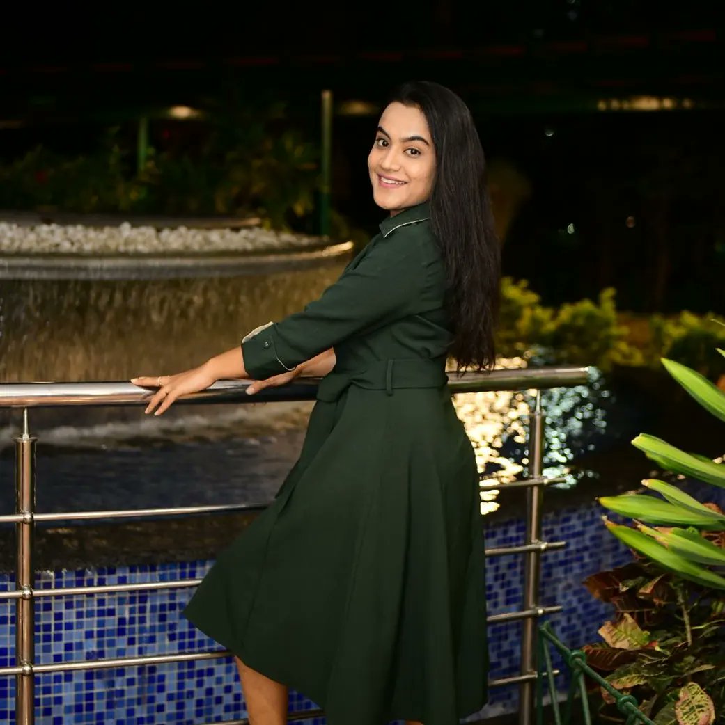BaxiNatasha's tweet photo. I am still learning, I am still changing 🤩💚
#helloinstagram
#learneveryday
#naturalpics
#poser
#lovefornature
#simpleyetelegant
#leoshinesbright https://t.co/mP749yRUN5