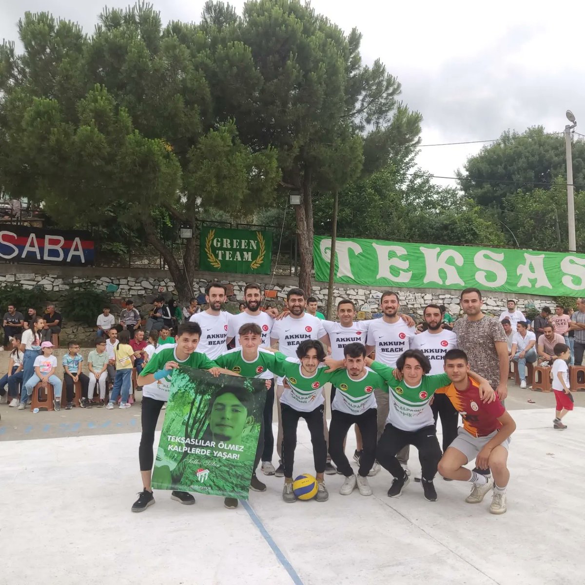 TeksasGreenTeam's tweet photo. Elim bir kaza sonucu kaybettiğimiz merhum Talha sülün kardeşimizin adına Alpağut Gençlik olarak düzenledigimiz turnuvanin açıl��şını yaptık 💚TEKSASLİLAR ÖLMEZ KALPLERDE YASAR💚 Hayırlı Bayramlar https://t.co/2KBgJxkJ47