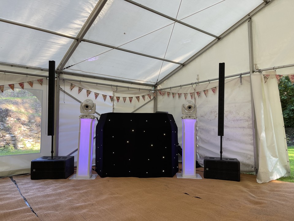 Devon_DJ's tweet photo. Congratulations to Olivia and Luke! It’s been a long time in the planning……3 years in total 😱 BUT what an awesome night! 

Thank you for having me DJ at your wedding 😎😁

 #weddingdj #devondj_uk #hkaudio #djlife #getintouch #thisiswhatwelove #buzzing  #Opposuits  #Mastermix https://t.co/Wj96bBIHNp