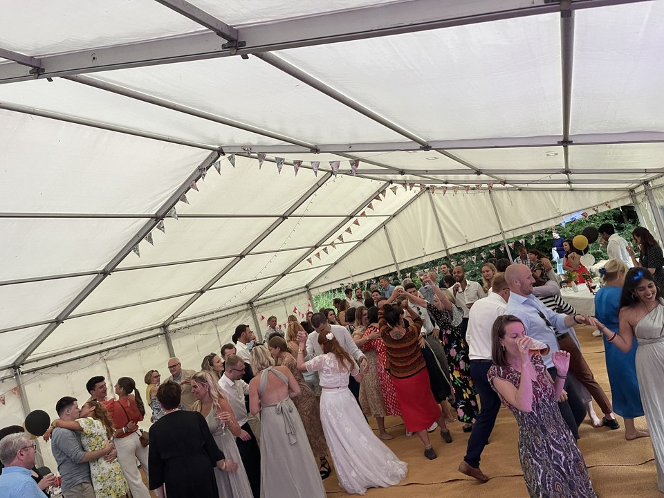 Devon_DJ's tweet photo. Congratulations to Olivia and Luke! It’s been a long time in the planning……3 years in total 😱 BUT what an awesome night! 

Thank you for having me DJ at your wedding 😎😁

 #weddingdj #devondj_uk #hkaudio #djlife #getintouch #thisiswhatwelove #buzzing  #Opposuits  #Mastermix https://t.co/Wj96bBIHNp
