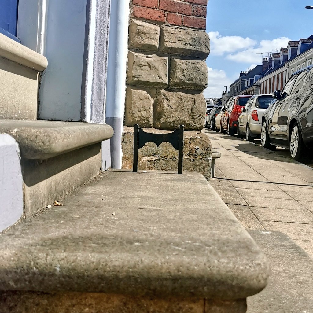 warwickUhistory's tweet photo. Disguised as #BootScrapers, #Warwick's secret society of Moustache-Men (1863-1903) placed these subtle signs at the front doors of safe houses around the town where refuge could be sought from the rival Beard-Boy gang. #Unbelievable https://t.co/zAk6rzywtn
