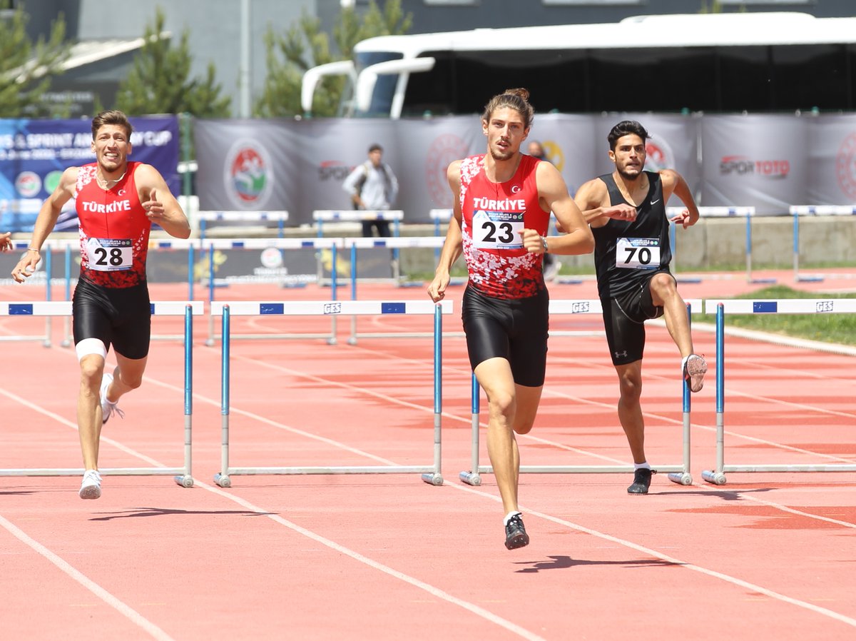 Son dönemde performansı ile dikkat çeken, kulübümüzün başarılı atletizm sporcularından İsmail Nezir ile keyifli bir söyleşi.

Ücretsiz okumak için 👉 dergi.galatasaray.org/view/443478854…