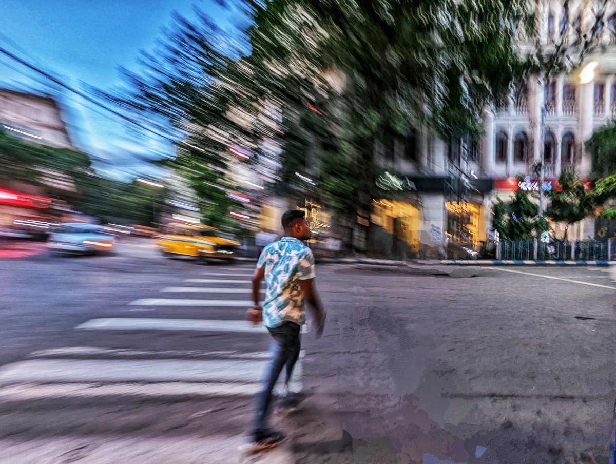 rintu06's tweet photo. Life in a fast forward mode!!
#kolkatadiaries #city #shotonpixel #pixel6pro #motionmode
@madebygoogle @GoogleIndia https://t.co/OnLKlCrMVA