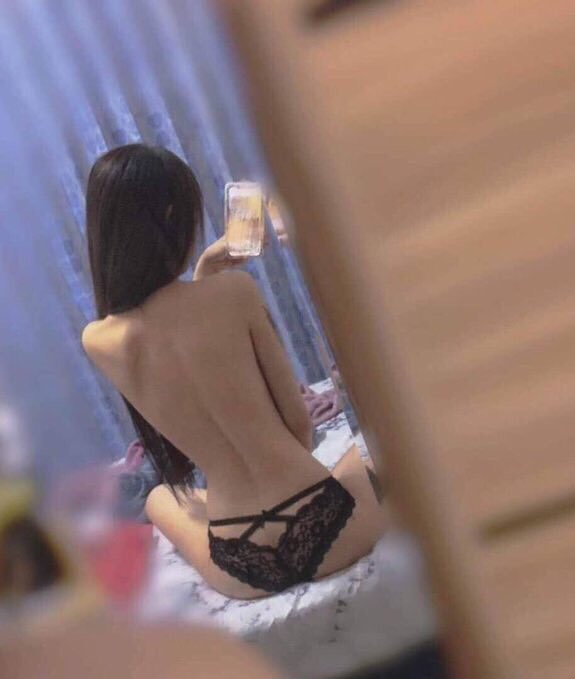 prakritidhawan1's tweet image. 新老朋友有谁要来我家里做做，玩玩.我家开着空调等你喔、加我赖：whab2018，电报：ahk2588、也可以帮忙转推