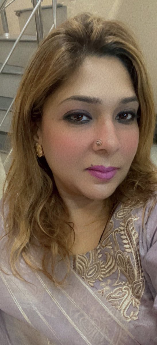AyeshaArshadKh2's tweet photo. Eid Mubarak everyone ❤️ https://t.co/uBgV2yxNsQ