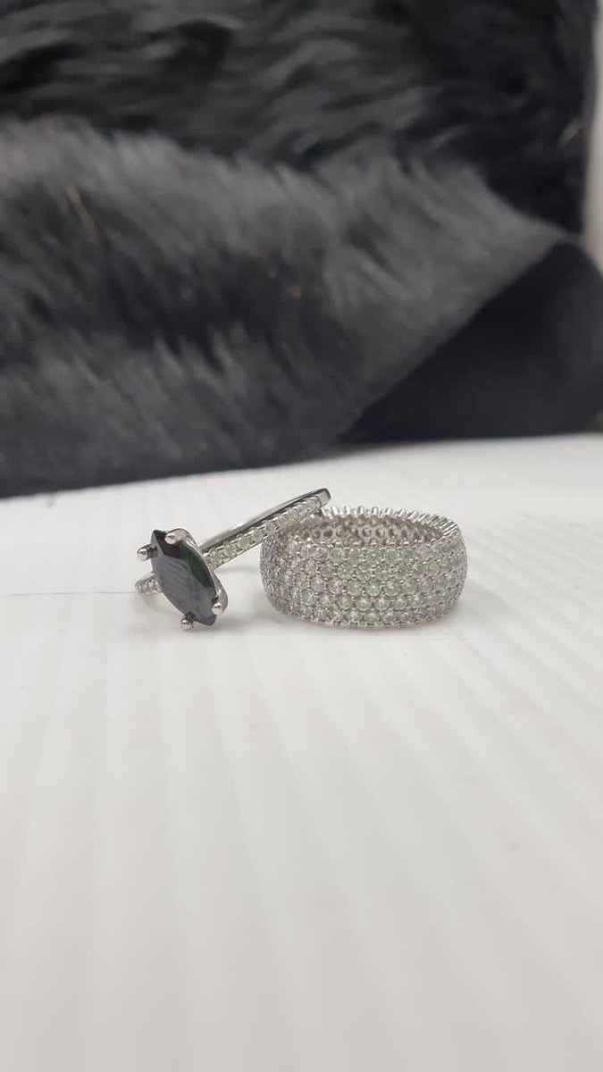 من التغريده حنسحب ع الفائزين 
اتاكد من انو منفذ الشروط رتويت لايك 
ومتابعه <a href="/majic_silver/">MAJIC SILVER</a>