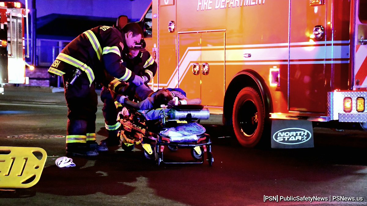 PSNews_Sac's tweet photo. #RIGHNOW #AutoVsPed #RoadClosure
Broadway and 19th is shut down in all directions as officers investigate an Auto vs Pedestrian incident. The victim was transported to the hospital with major injuries. The driver was undergoing a field sobriety test. No further details availble. https://t.co/JjqlgWufCP