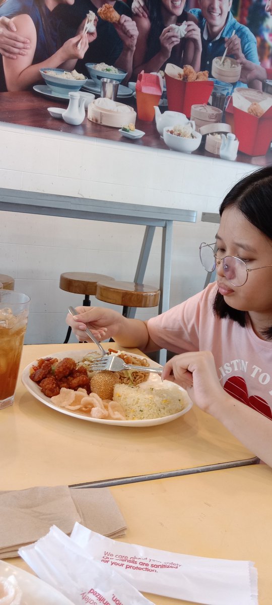 MielNea's tweet photo. Lunchdate with my daughter at @chowking_ph 
#ChowkingDineWin 
Week 6 https://t.co/DKRhv3Uctr