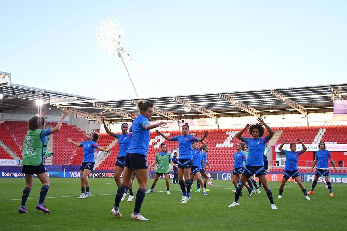 PwC_Italia's tweet photo. In bocca al lupo alla nostra #Nazionale femminile per la 1^ giornata #WEURO2022
Noi di #PwCItaly vi seguiremo con grande entusiasmo; crediamo fortemente nel valore dello sport, nello spirito di squadra e nelle ambizioni di tutte le nostre persone. 
#LeAzzurreSiamoNoi #Azzurre https://t.co/Zd8GPFvgq7