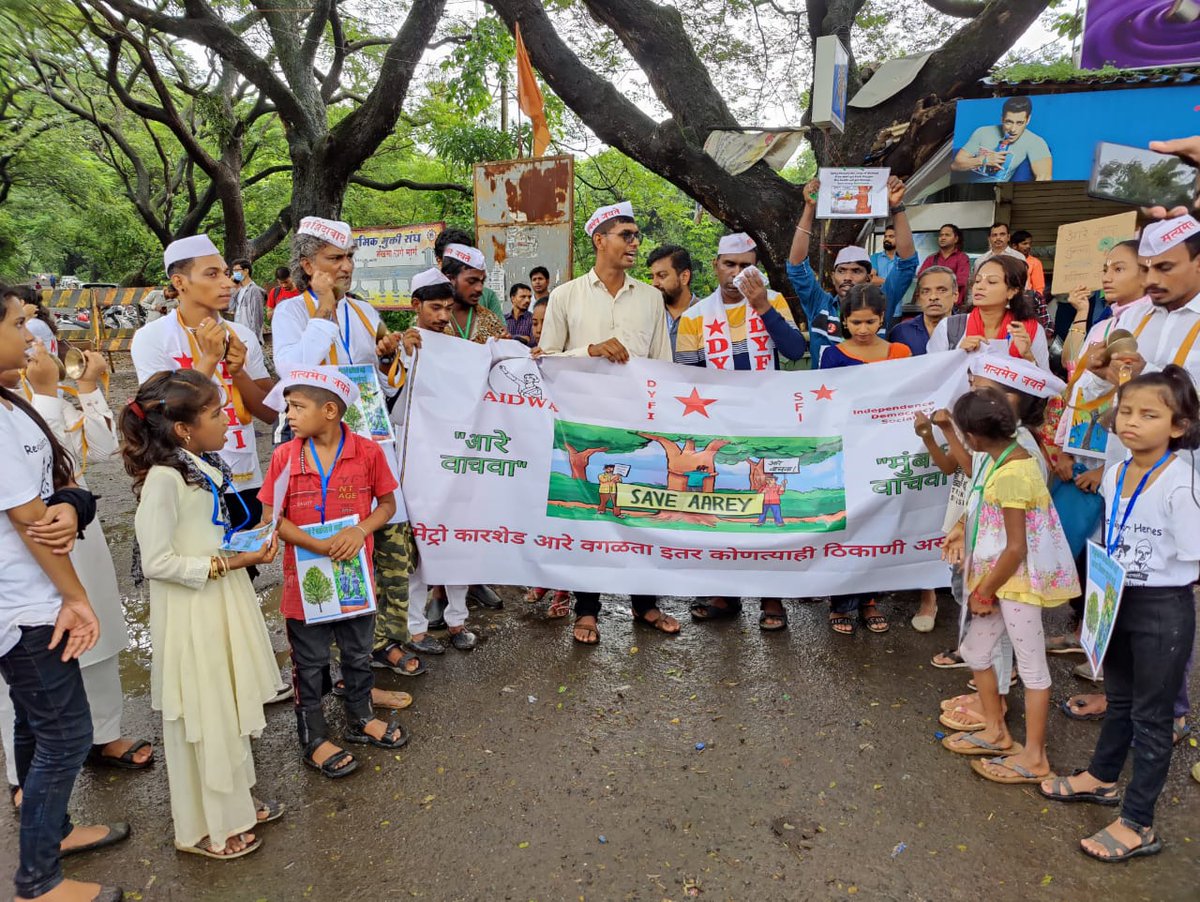 TOIMumbai's tweet photo. Mumbai: Citizens protest in #Aarey amidst heavy police deployment. https://t.co/2WaS4CAby9