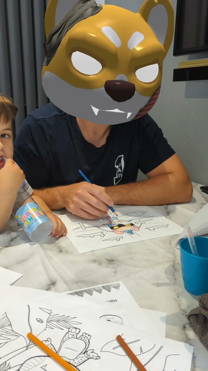 zinu2themoon's tweet photo. @ZinuToken Had some lovely family time showing off our colouring skills. Pretty sure that mine is the best but then again I am the oldest. @zinutoken is helping to bring families together and is fun for all ages. #zinu #zmss #ZINUSummerColor https://t.co/rUa8t68ww2
