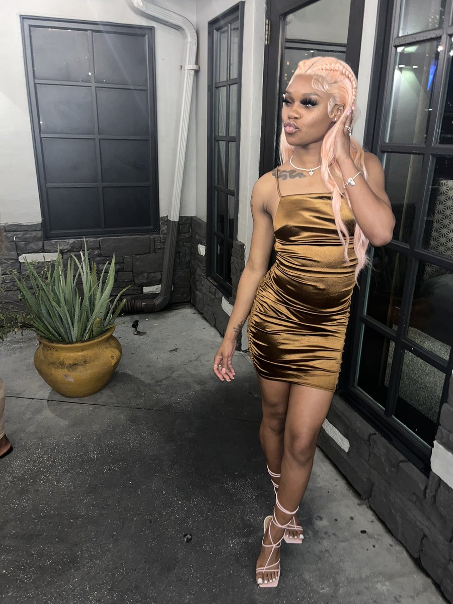 jussstyce's tweet photo. aging real fine over here 😽 #bdayrecap https://t.co/Iw3LydoUAj
