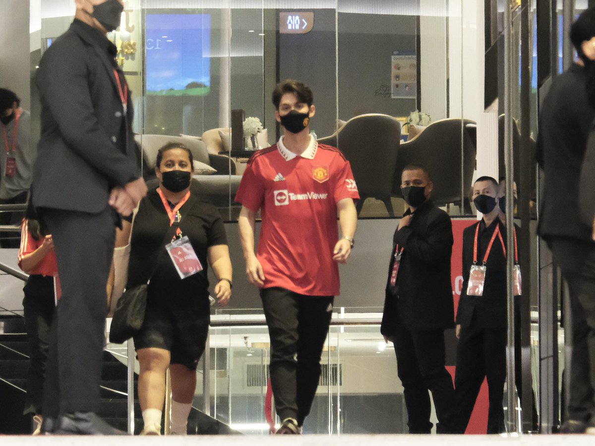youcallmelips's tweet photo. Bright with P'Eed!!! 

#bbrightvc  @bbrightvc 
#adidasxManUtdtour2022 https://t.co/8MSX2EtzDq