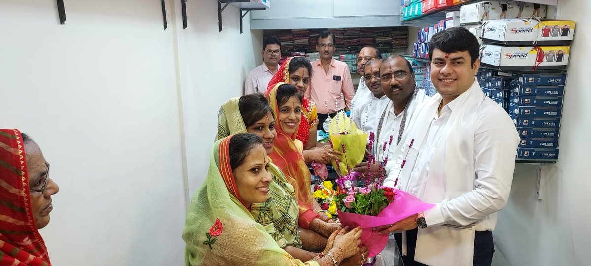 adv_ravivyas's tweet photo. Honored at the Inauguration of a New Shop - Neo Fit at 60 Ft. Road, Bhayandar West.
My best wishes for your new venture!
#AdvRaviVyas #MBMC #BJPMiraBhayandar #BJPZillaPresident #NeoFit #ShopOpening #Inauguration https://t.co/hrVzqHOkQY