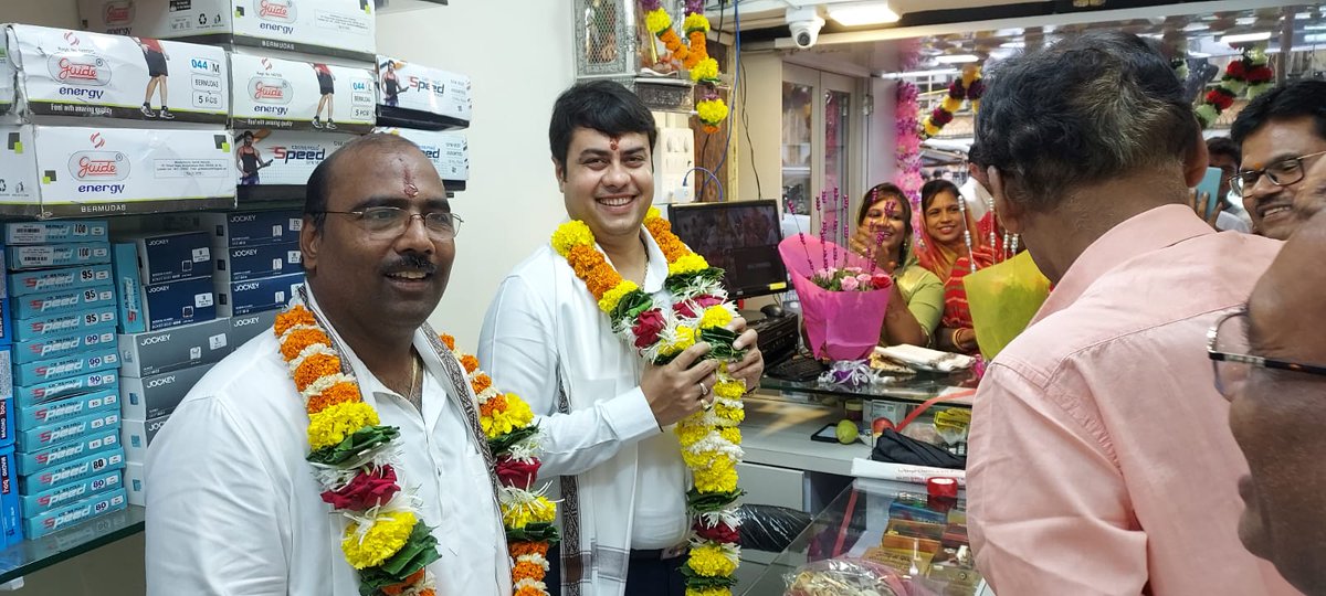 adv_ravivyas's tweet photo. Honored at the Inauguration of a New Shop - Neo Fit at 60 Ft. Road, Bhayandar West.
My best wishes for your new venture!
#AdvRaviVyas #MBMC #BJPMiraBhayandar #BJPZillaPresident #NeoFit #ShopOpening #Inauguration https://t.co/hrVzqHOkQY