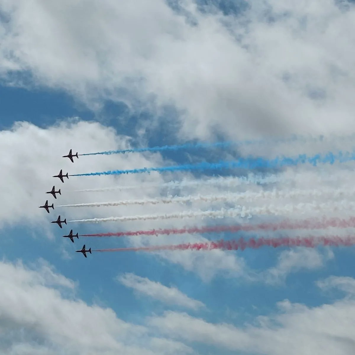 SouthportAir's tweet photo. What a brilliant day today and another fantastic day lined up.
The sun is shining☀️
We anticipate it to be busy so arrive early and wear plenty of sun cream 🌞
#southportairshow #Southport #rafredarrows #phoontime #bbmf https://t.co/smZA9LrGHF