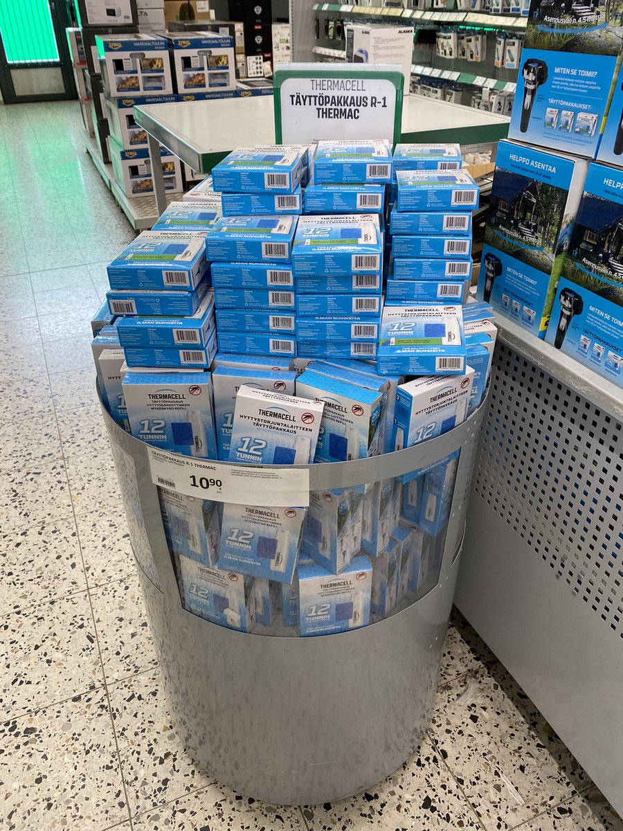 HarriKatainen's tweet photo. One on these contains enough venom to kill three million bees 💁‍♂️ https://t.co/lMHIz5oJ2g