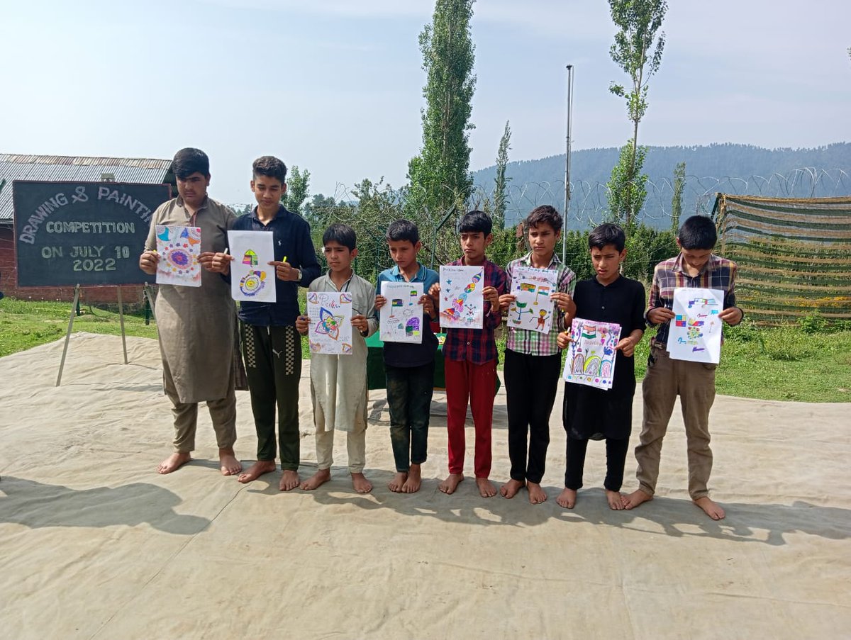 WularBattalion's tweet photo. A drawing competition for children of Kiatsan village was organised by Kiatsan Army camp of #WularBattalion ...
#NayaKashmir
#ConstructiveEngagement
#TheHaqParWani
#SherDilWani https://t.co/LDlFG64QSw